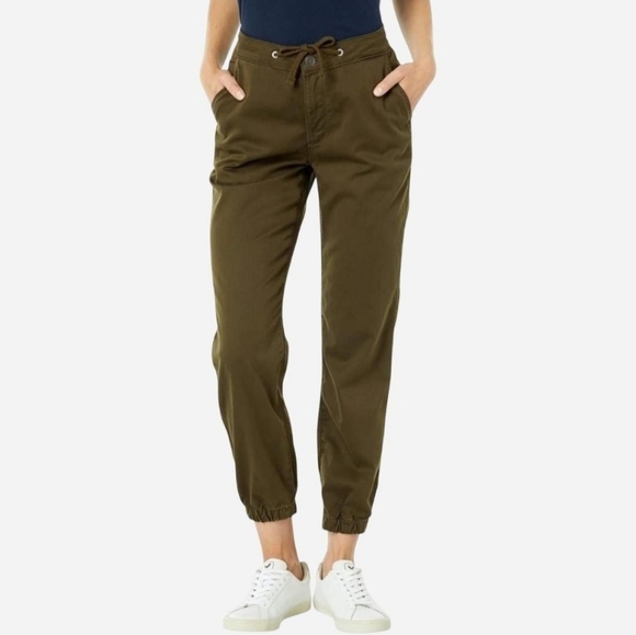 DL1961 Gwen Jogger In Black - Picture 2 of 6